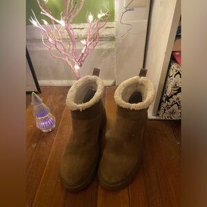 Size 8 Steve Madden Women’s Suede Sherpa Lined Booties